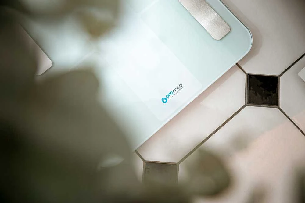 Virtuvinės svarstyklės Oro-med Vonios Svarstyklės - ORO-SCALE Bluetooth Baltos