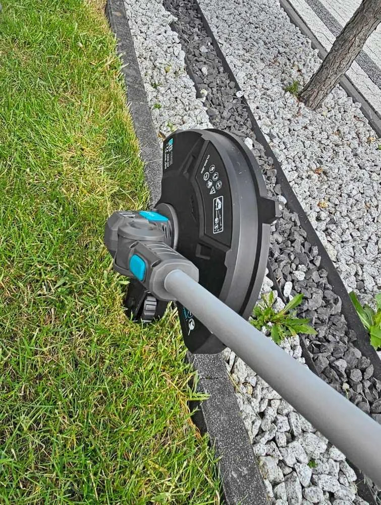 30 cm akumuliatorinė krūmapjovė su 2Ah baterija AG220