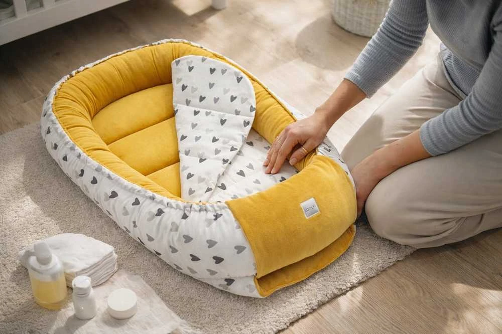 Baby Cocoon Premium 2in1 medvilnės/veliūro antklodės, čiužinio ir 2 pagalvių rinkinys