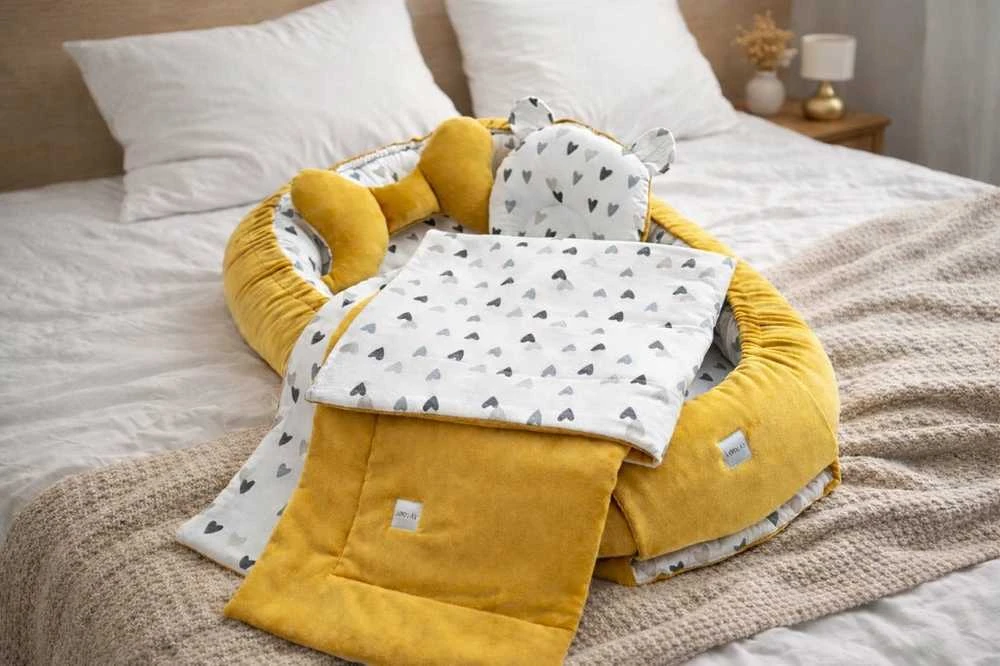 Baby Cocoon Premium 2in1 medvilnės/veliūro antklodės, čiužinio ir 2 pagalvių rinkinys