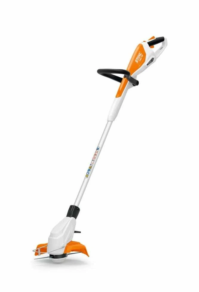 Lengva akumuliatorinė žoliapjovė STIHL FSA 45 su valu ir ašmenimis
