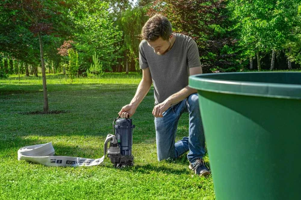 Siurblys su smulkintuvu ir 30 m žarna 750W FastFix jungtis