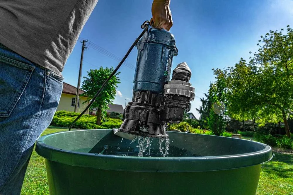 Siurblys su smulkintuvu ir 30 m žarna 750W FastFix jungtis