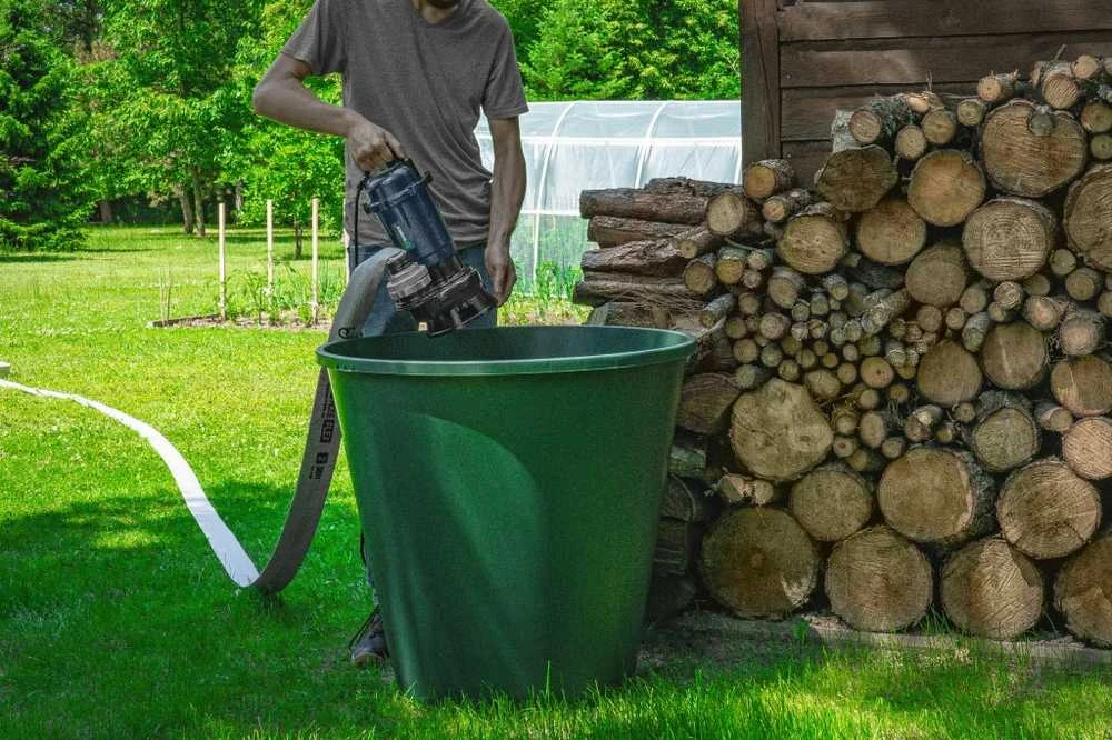 Siurblys su smulkintuvu ir 30 m žarna 750W FastFix jungtis