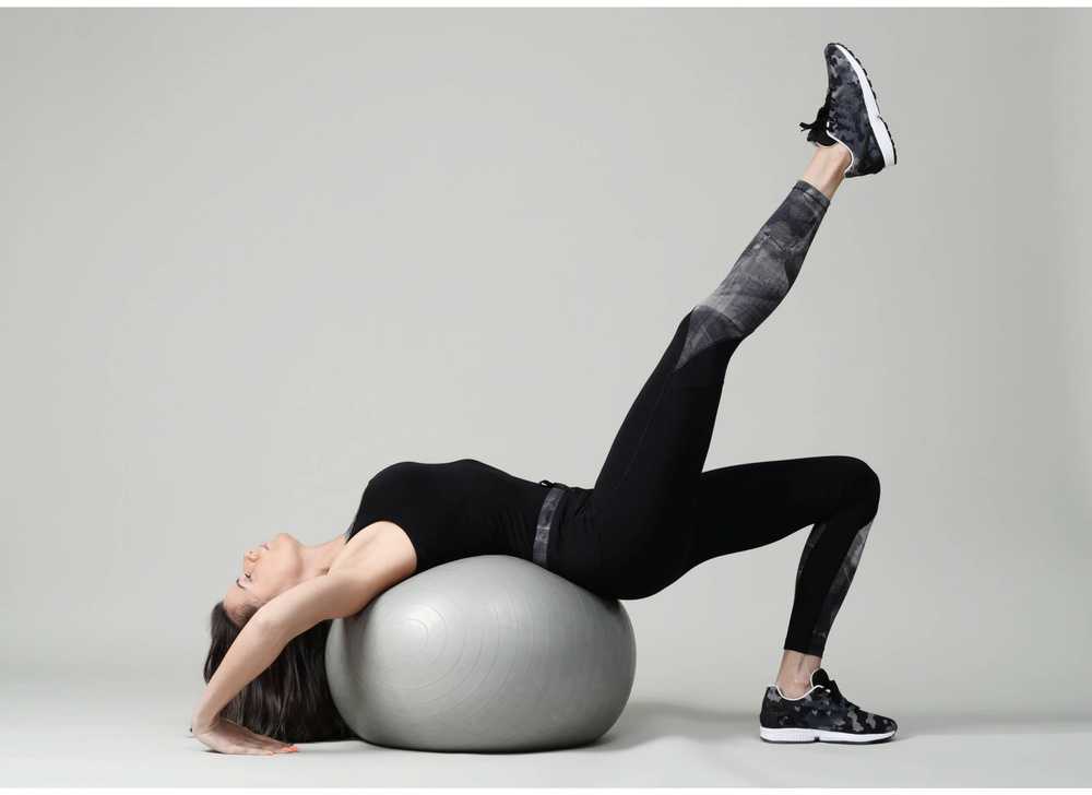 Gimnastikos kamuolys su pompa SMJ, 85cm, juodas