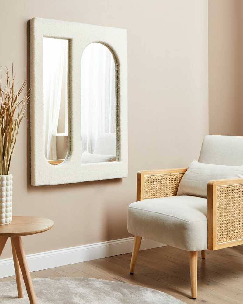 Beliani Sieninis veidrodis MARCIGNY 70 cm 100 cm Boucle, kreminės spalvos