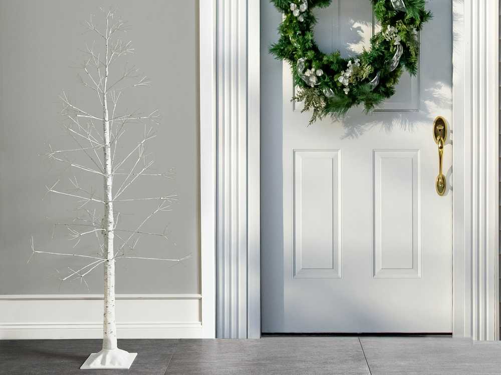 Beliani LED sodo dekoracija ALBIONI medelis 180 cm baltas