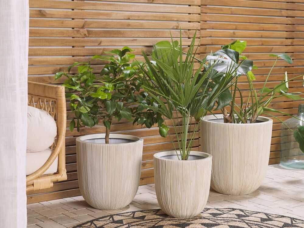 Beliani Gėlių vazonas CHIOS 37 cm smėlio spalvos