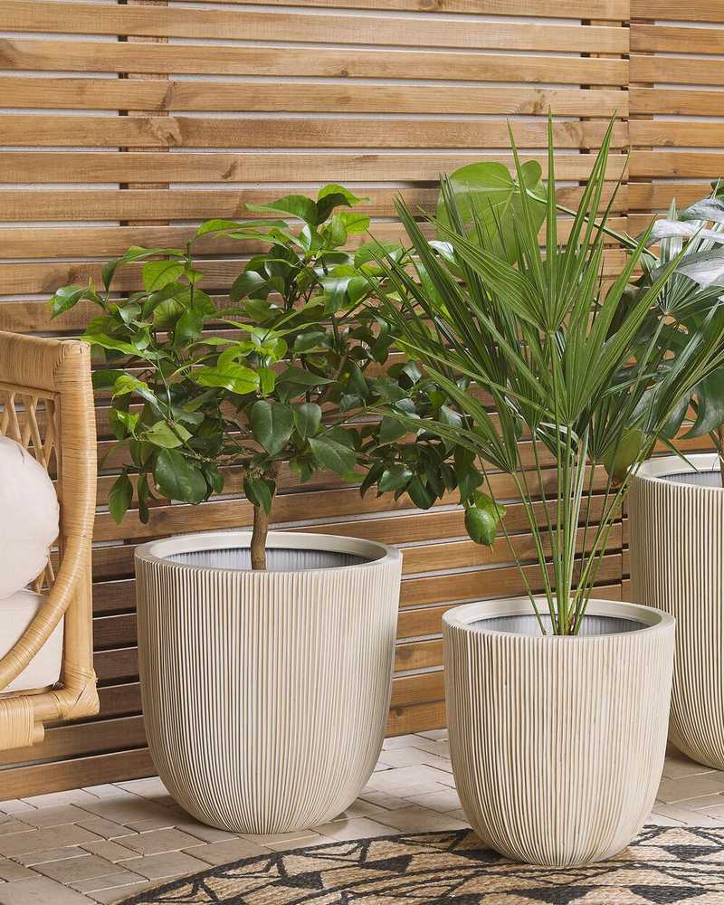 Beliani Gėlių vazonas CHIOS 37 cm smėlio spalvos