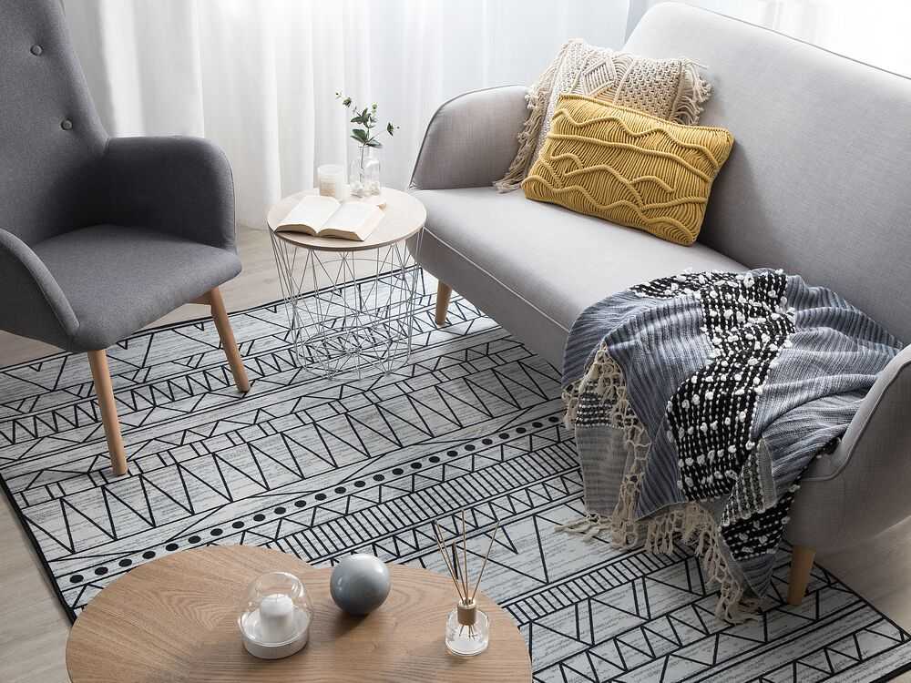 Beliani Kilimas KEBAN juodas 140 x 200 cm