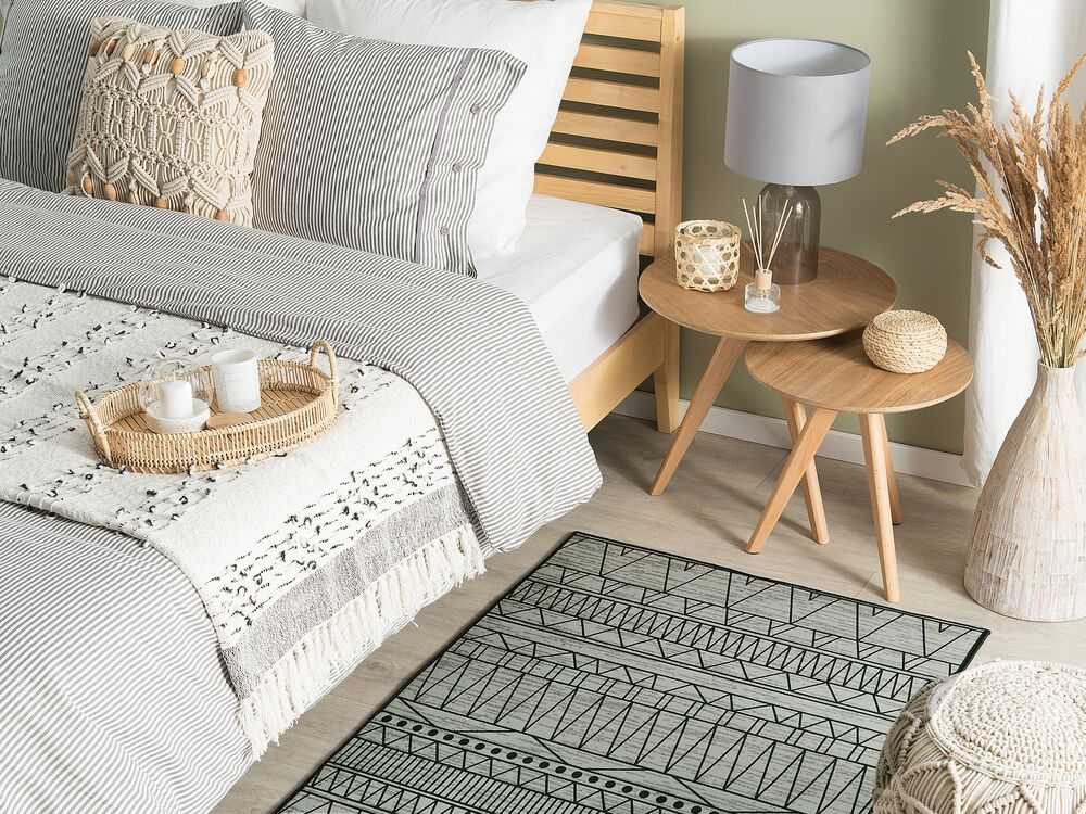 Beliani Kilimas KEBAN juodas 80 x 150 cm