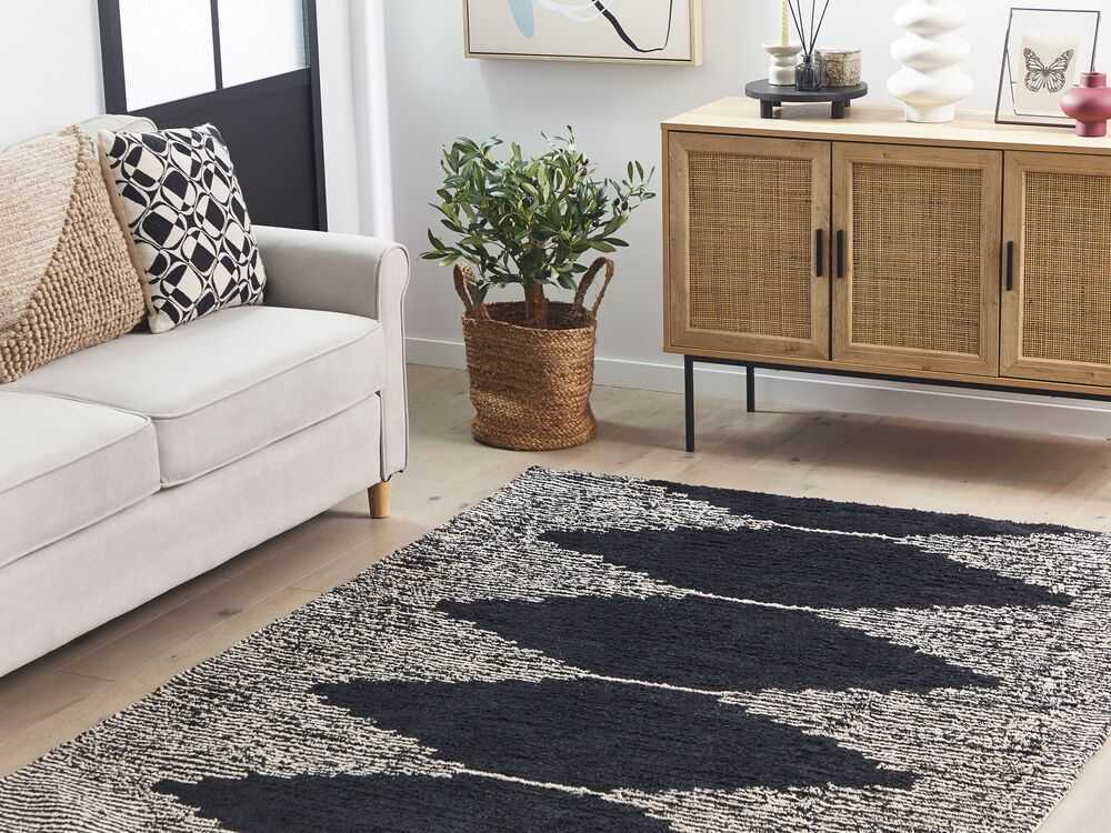 Beliani Kilimas BATHINDA juodas/baltas 160 x 230 cm medvilninis