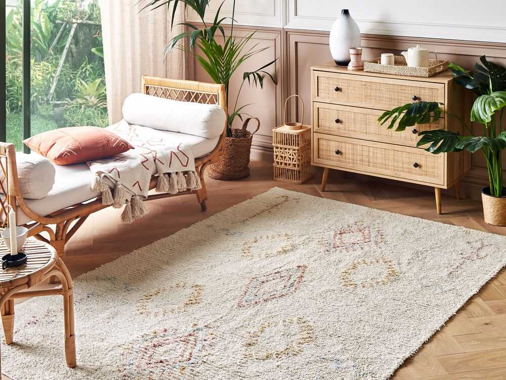 Beliani Kilimas BETTIAH smėlio spalvos 160 x 230 cm medvilninis