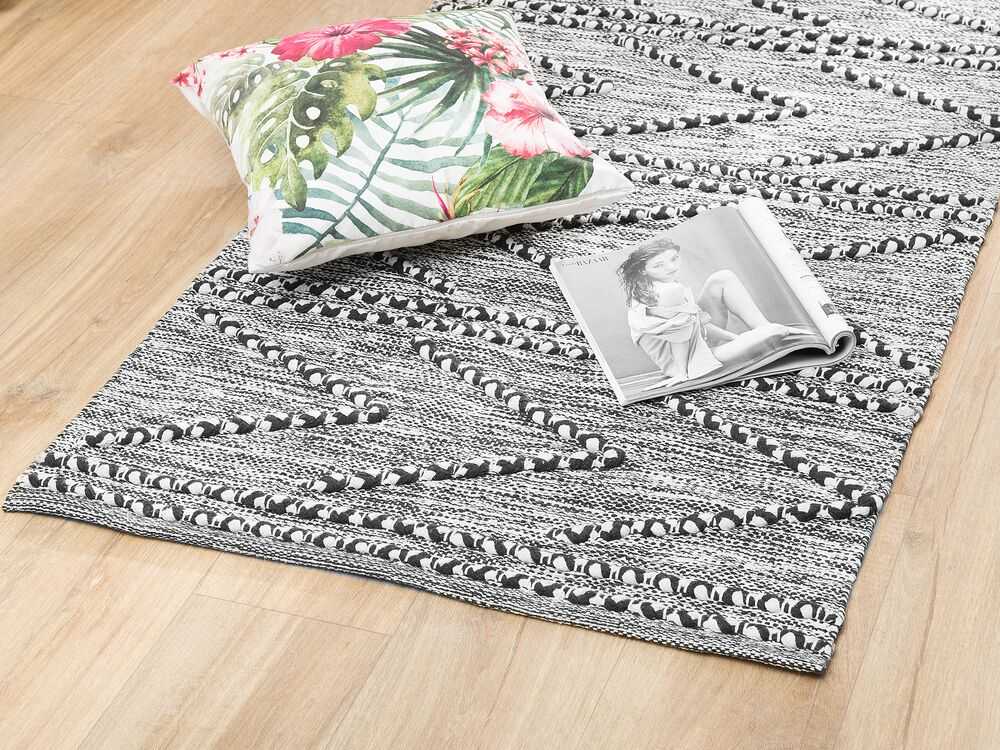 Beliani Kilimas TERMAL juodas 80 x 150 cm medvilninis