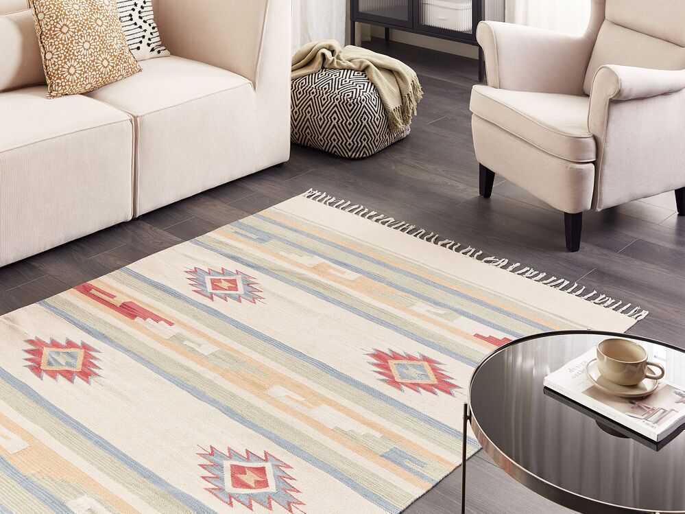 Beliani Kiliminio kilimo kilimas APARAN smėlio spalvos 140 x 200 cm medvilninis