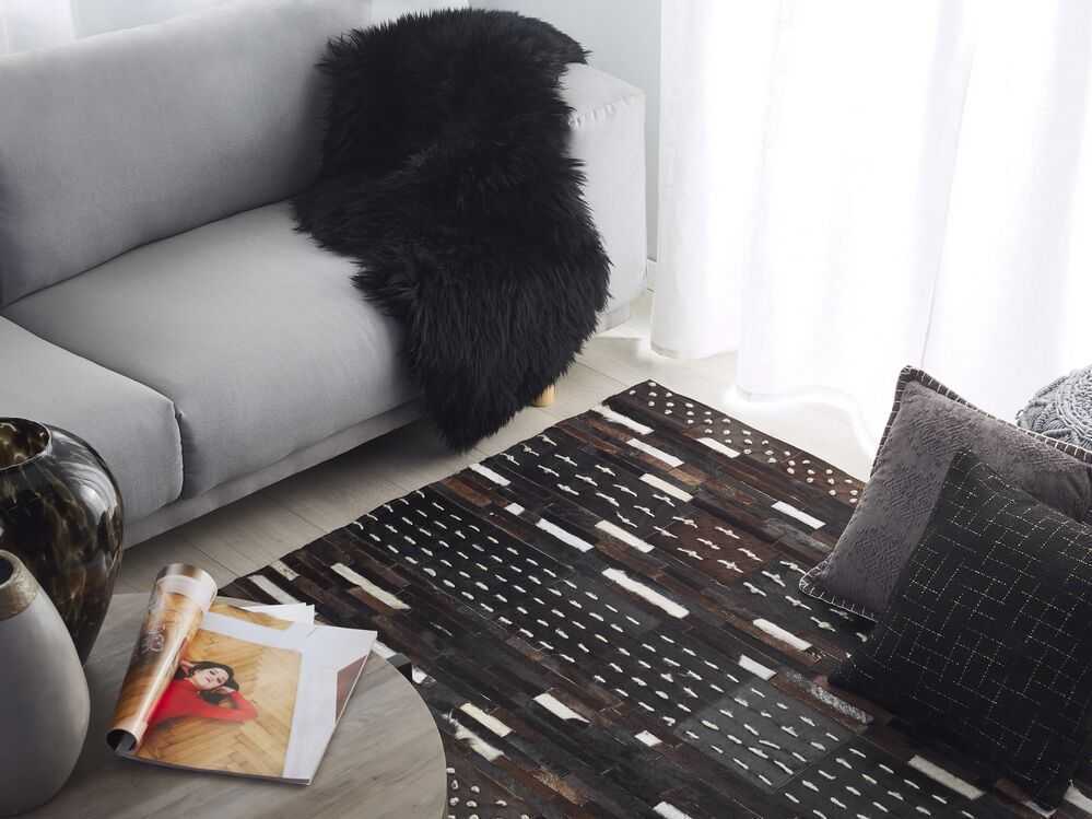 Beliani Kilim AKSEKI tamsiai rudas 140 x 200 cm iš natūralios odos