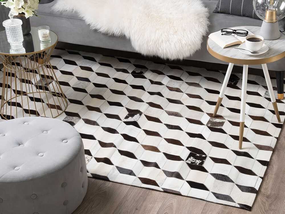 Beliani Kilimas ALPKOY baltos spalvos 140 x 200 cm iš natūralios odos