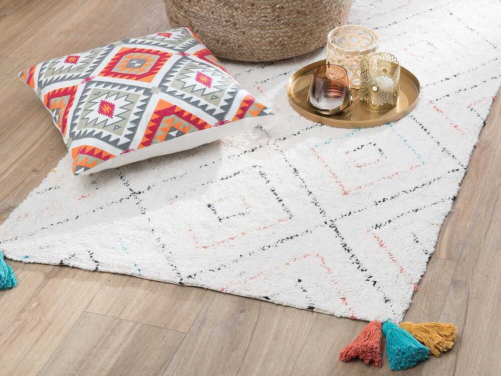 Beliani Kilimas KARTAL Baltas 80 x 150 cm Medvilnė