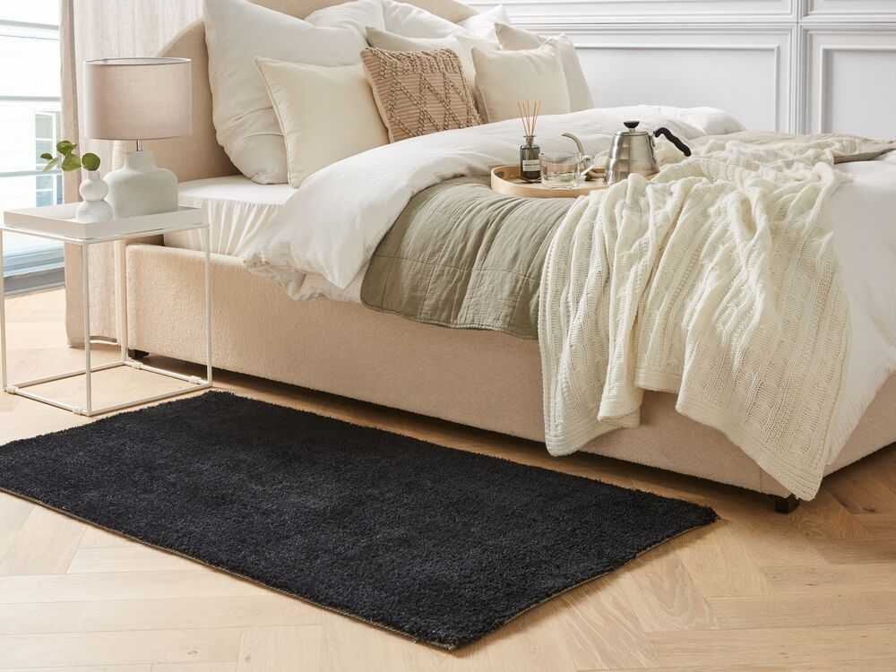 Beliani Shaggy kilimas DEMRE juodas 80 x 150 cm