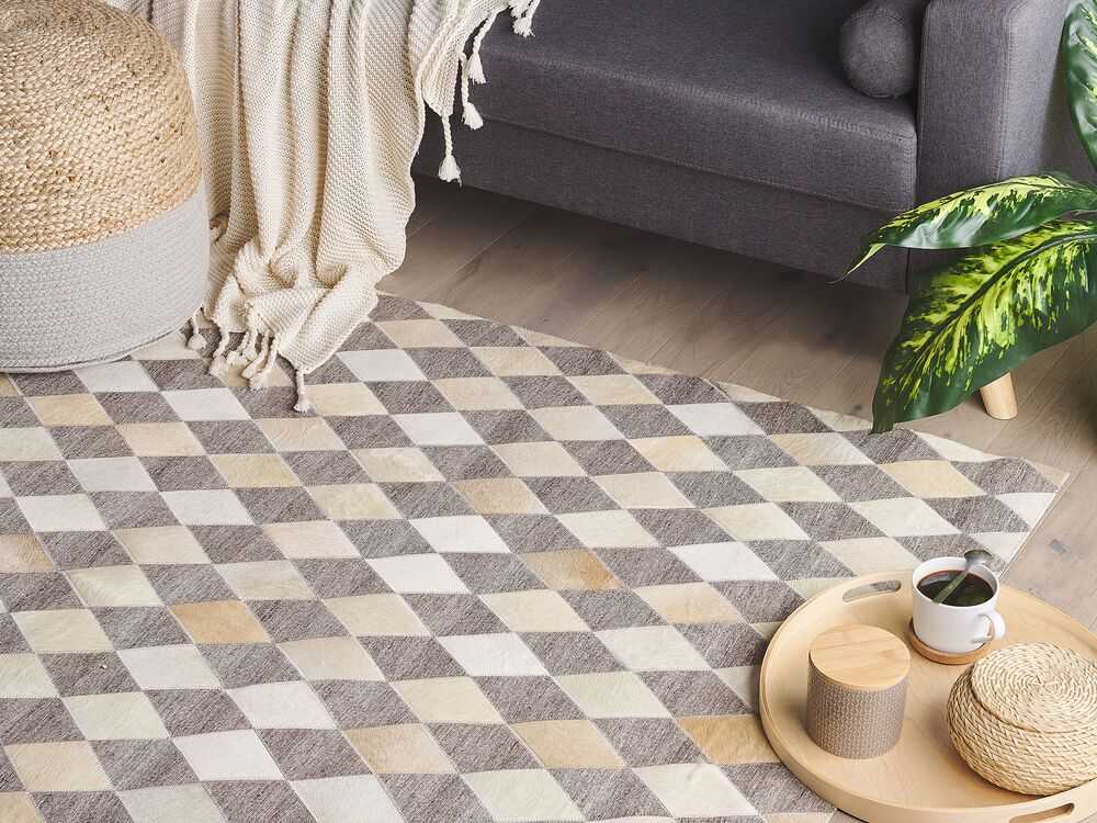Beliani Kilimas SESLICE smėlio spalvos 140 x 200 cm iš natūralios odos
