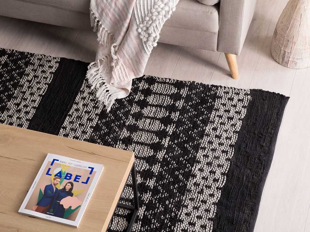 Beliani Kilimas SOKUN Juodas 140 x 200 cm Natūrali oda