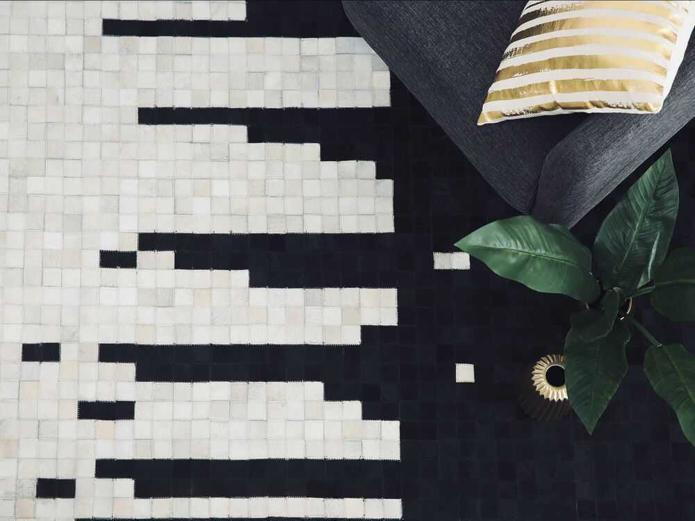 Beliani Kilimas BOLU juodas 80 x 150 cm natūrali oda