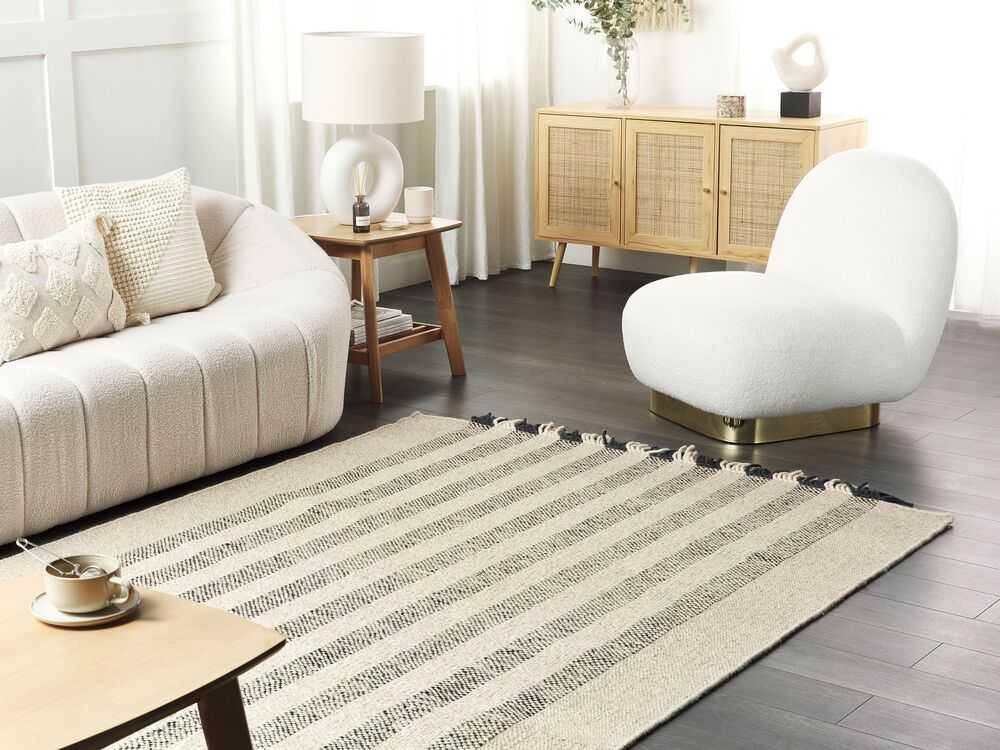 Beliani Kilimas TACETTIN Baltas 140 x 200 cm Vilna