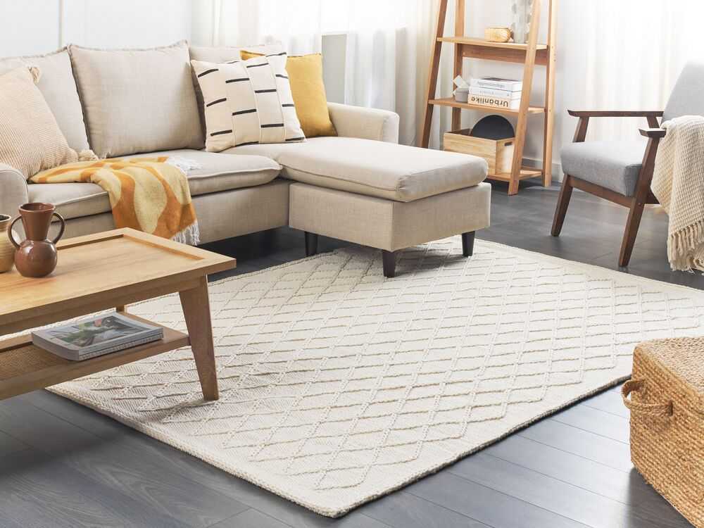 Beliani Kilimas ERZIN kreminės spalvos 140 x 200 cm vilnonis