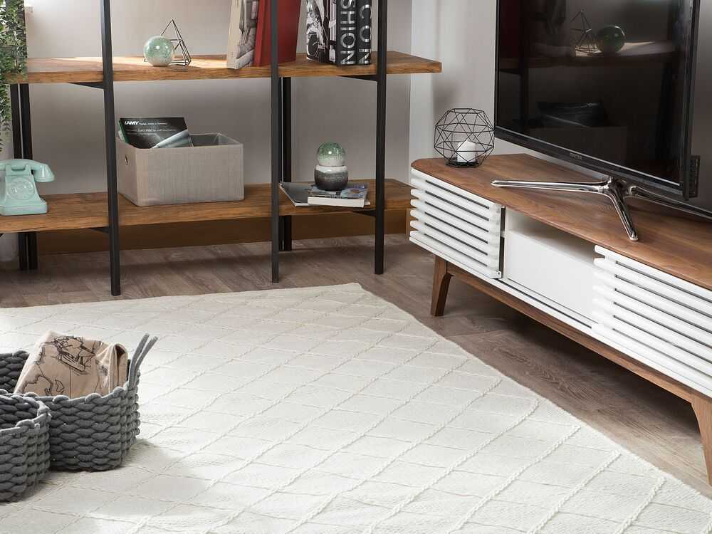 Beliani Kilimas ELLEK baltas 160 x 230 cm vilnonis