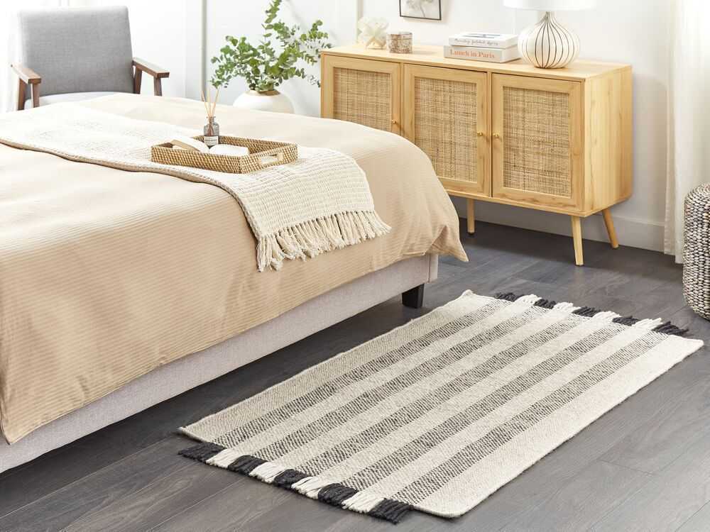 Beliani Kilimas TACETTIN baltas 80 x 150 cm vilnonis