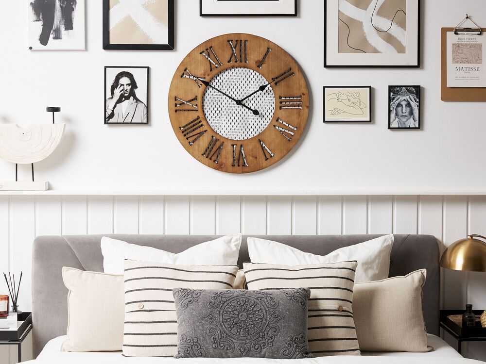 Beliani Sieninis laikrodis CUILCO 60 cm, kėnio mediena, rudas