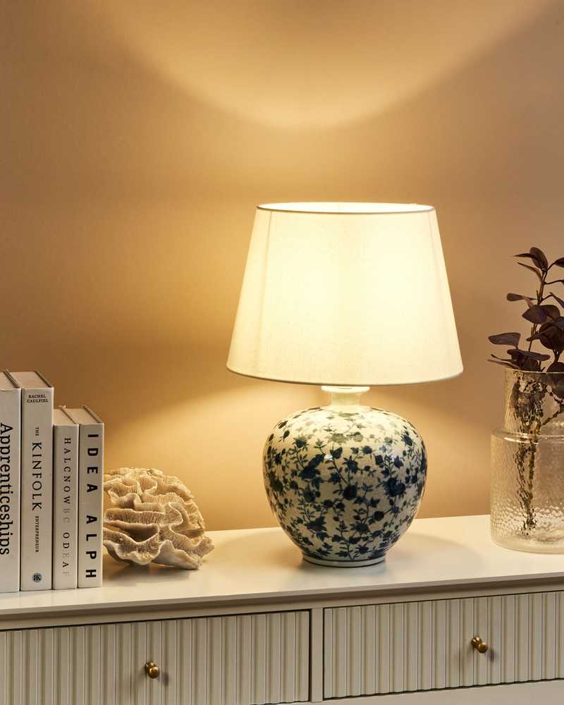 Beliani Stalinė lempa SILVES Porcelanas Balta/Mėlyna