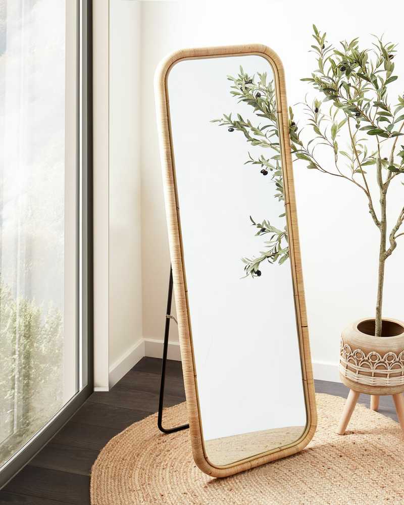 Beliani Pastatomas veidrodis MALANGE 150 cm rotango spalvos