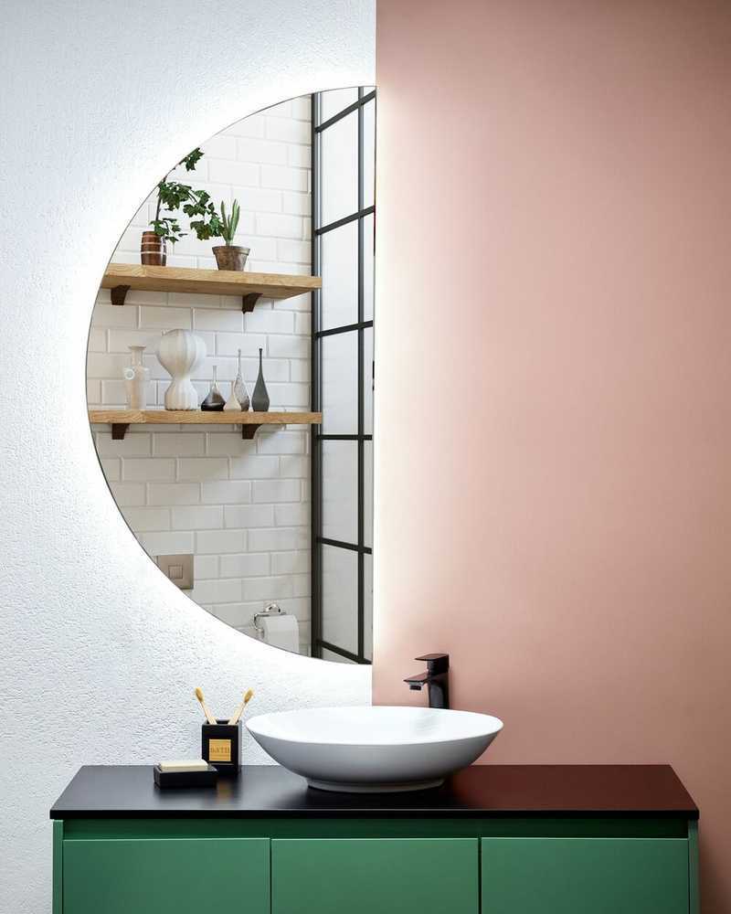 Beliani Vonios veidrodis LED LOUE 60 cm 120 cm sidabrinės spalvos