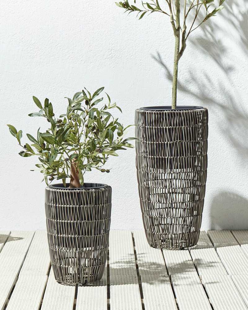 Beliani 2 vazonų rinkinys CHELONE iš technoratano, 26/34 cm, rudas