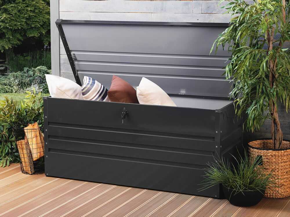Beliani Sodo dėžė CEBROSA 132 cm 62 cm pilka