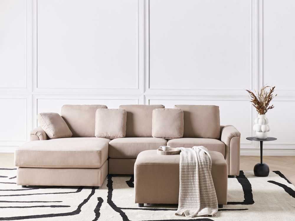 Beliani 4 vietų kampinė sofa KOHLO smėlio ir pilkos spalvos su pufas dešininė
