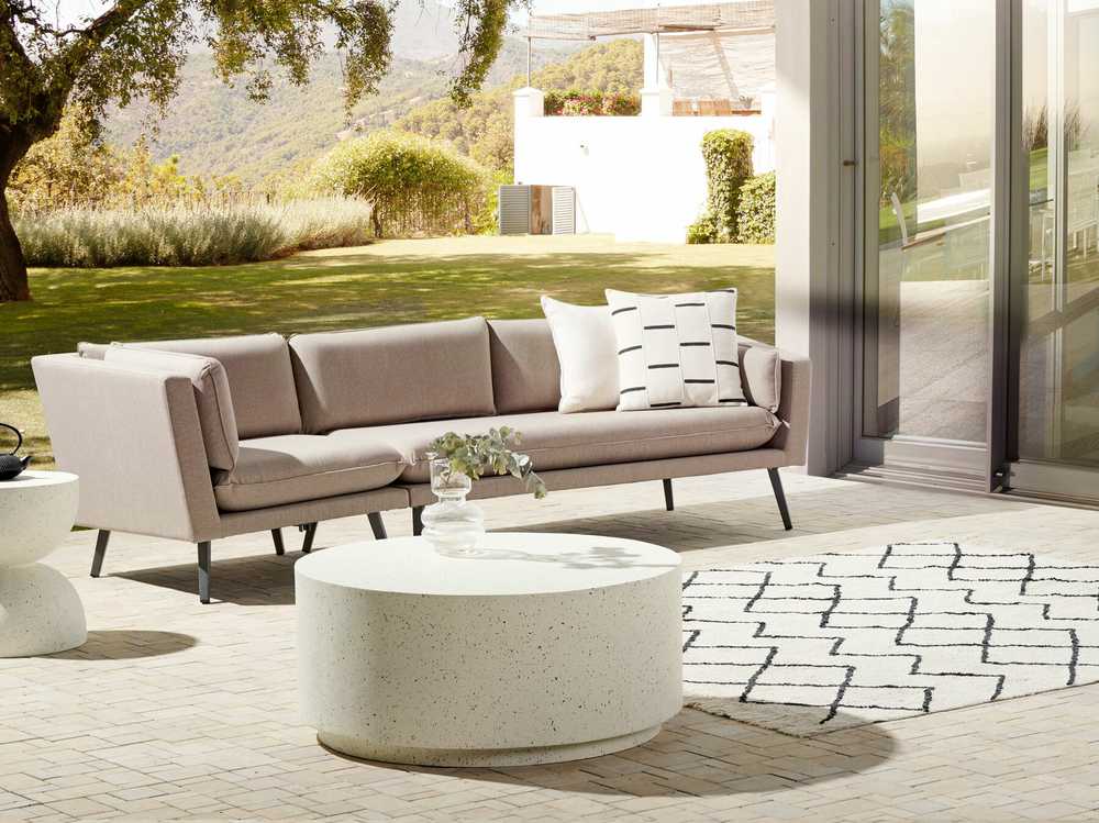 Lauko baldų komplektas Beliani Sodo sofa LORETELLO 3 asmenims kairinė, smėlio spalvos