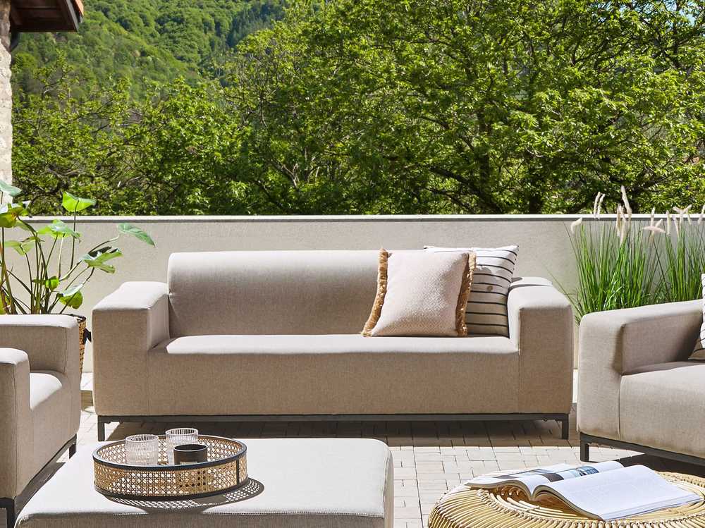 Beliani 2 vietų sodo sofa ROVIGO smėlio spalvos