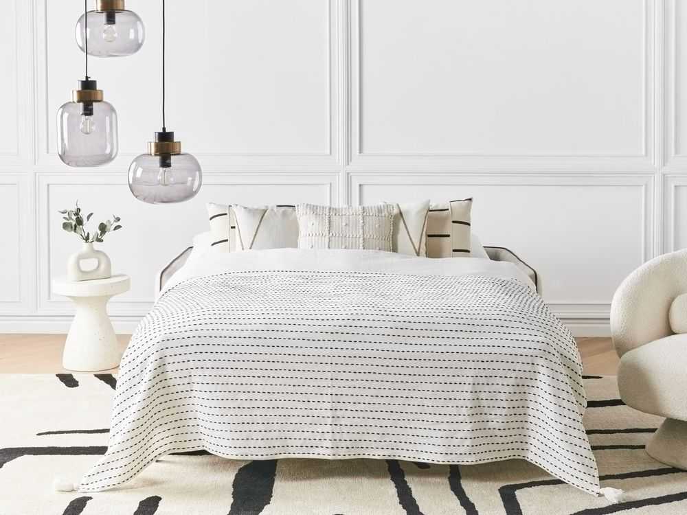 Beliani Dvivietė išskleidžiama sofa ISHOJ, šviesiai smėlio spalvos