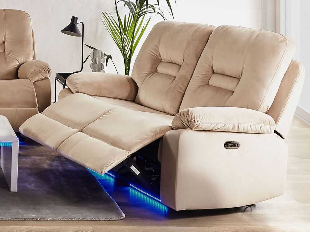 Beliani Dvivietė sofa su elektrine relaksacijos funkcija BERGEN veliūrinė šviesiai smėlio spalvos su USB prievadu