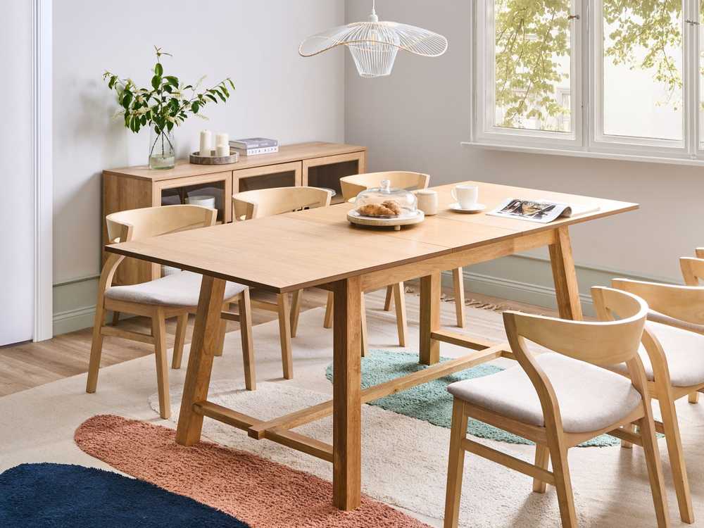 Beliani Išskleidžiamas valgomojo stalas BARNES, šviesus uosio atspalvis, 160/200 cm, 90 cm