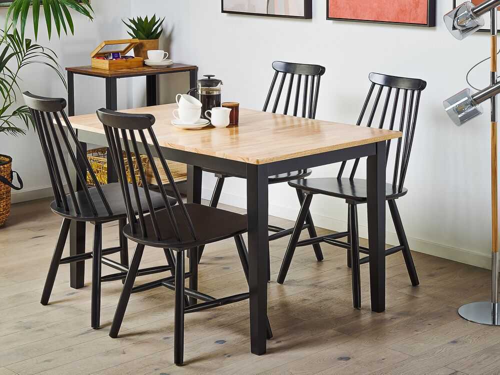Beliani Išskleidžiamas valgomojo stalas HOUSTON šviesiai rudas/juodas 120/150 cm 90 cm pušies mediena