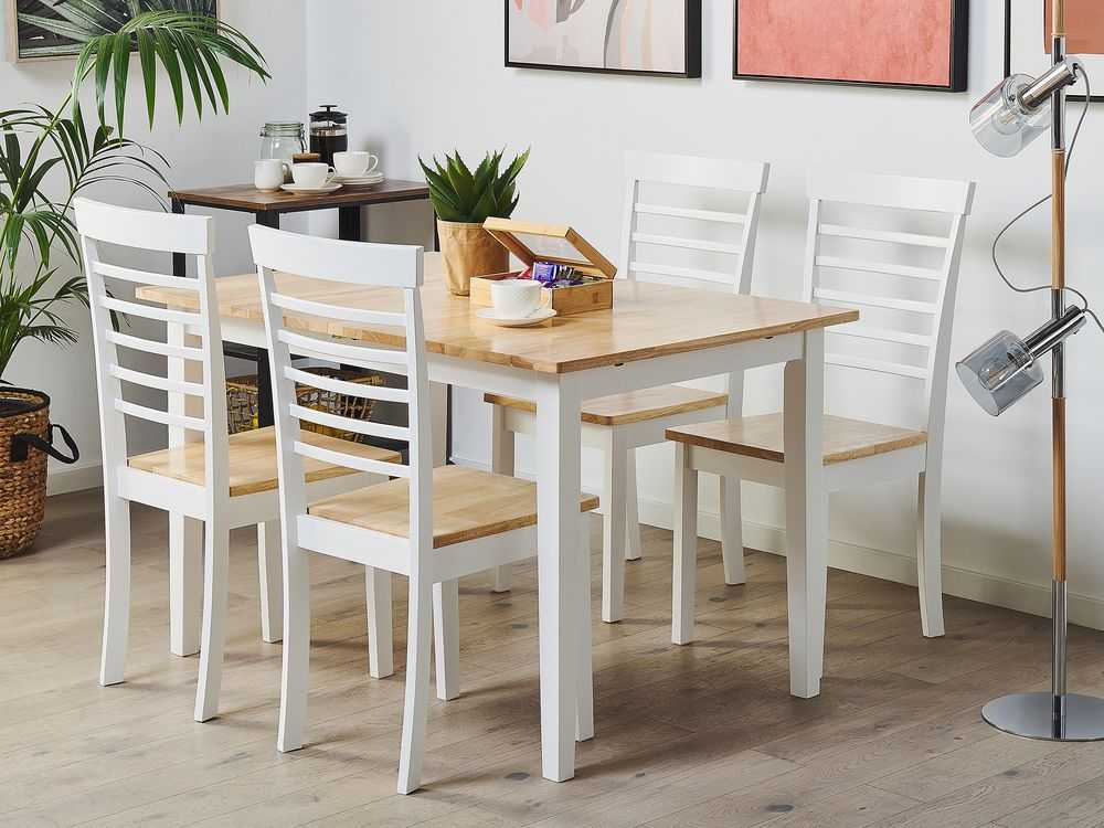 Beliani Išskleidžiamas valgomojo stalas HOUSTON šviesiai rudas/baltas 120/150 cm 90 cm pušies mediena