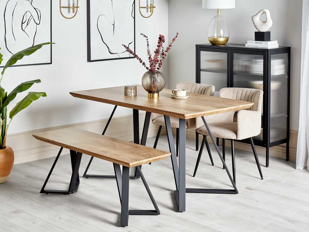 Beliani Valgomojo stalas UPTON šviesiai rudas 140 cm 80 cm