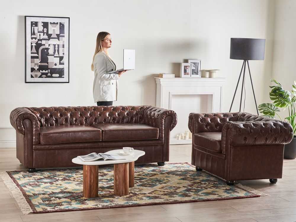Beliani CHESTERFIELD fotelis iš dirbtinės odos, aukso rudos spalvos