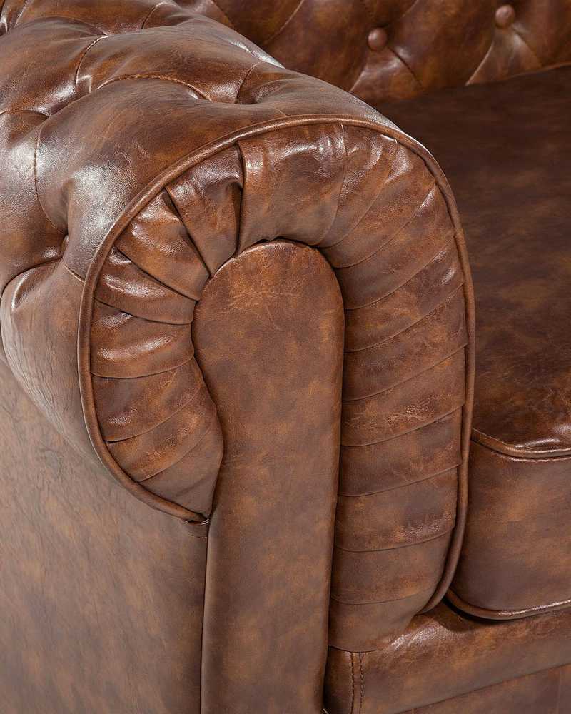 Beliani CHESTERFIELD fotelis iš dirbtinės odos, aukso rudos spalvos