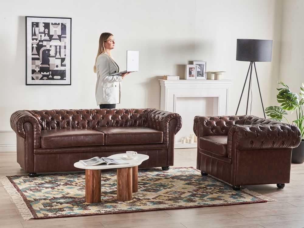 Beliani CHESTERFIELD fotelis iš dirbtinės odos, aukso rudos spalvos