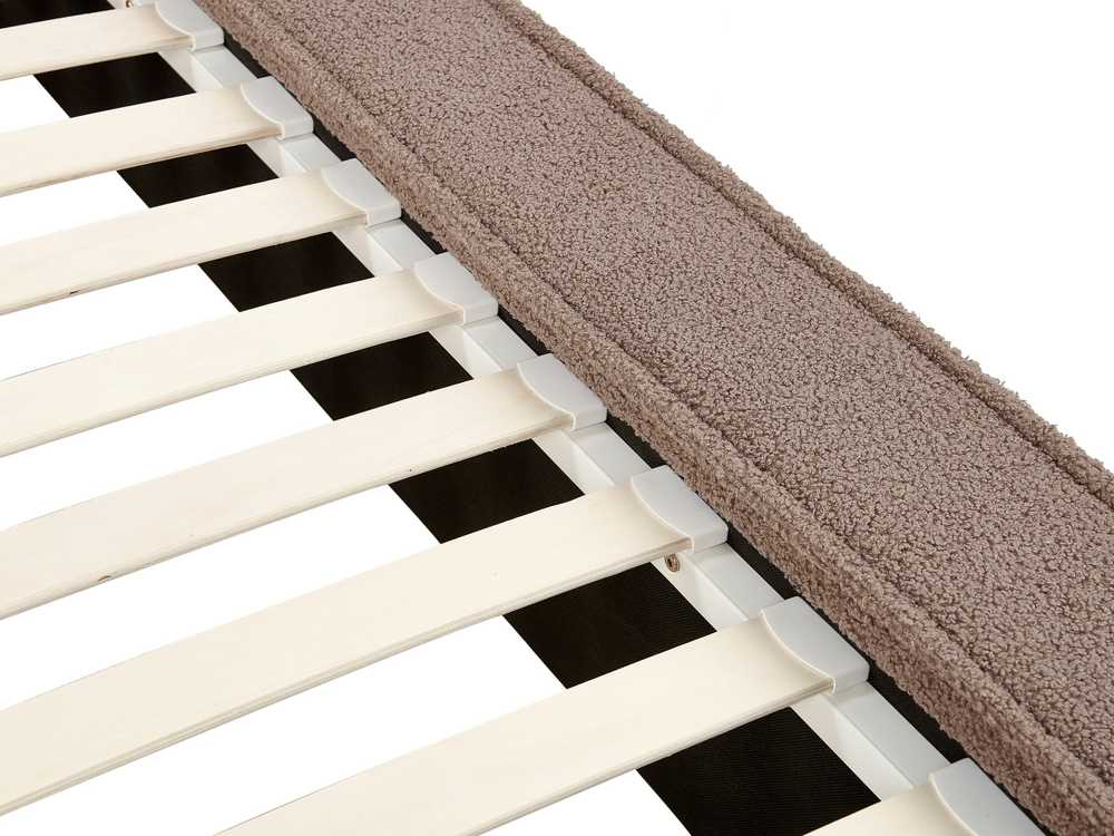 Beliani Bouclé lova LINARDS 180 x 200 cm, ruda