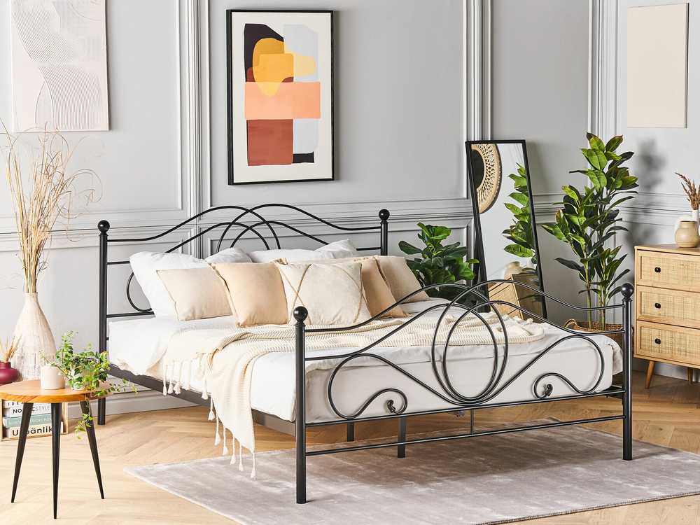 Beliani Metalinė lova LYRA 140 x 200 cm, juoda